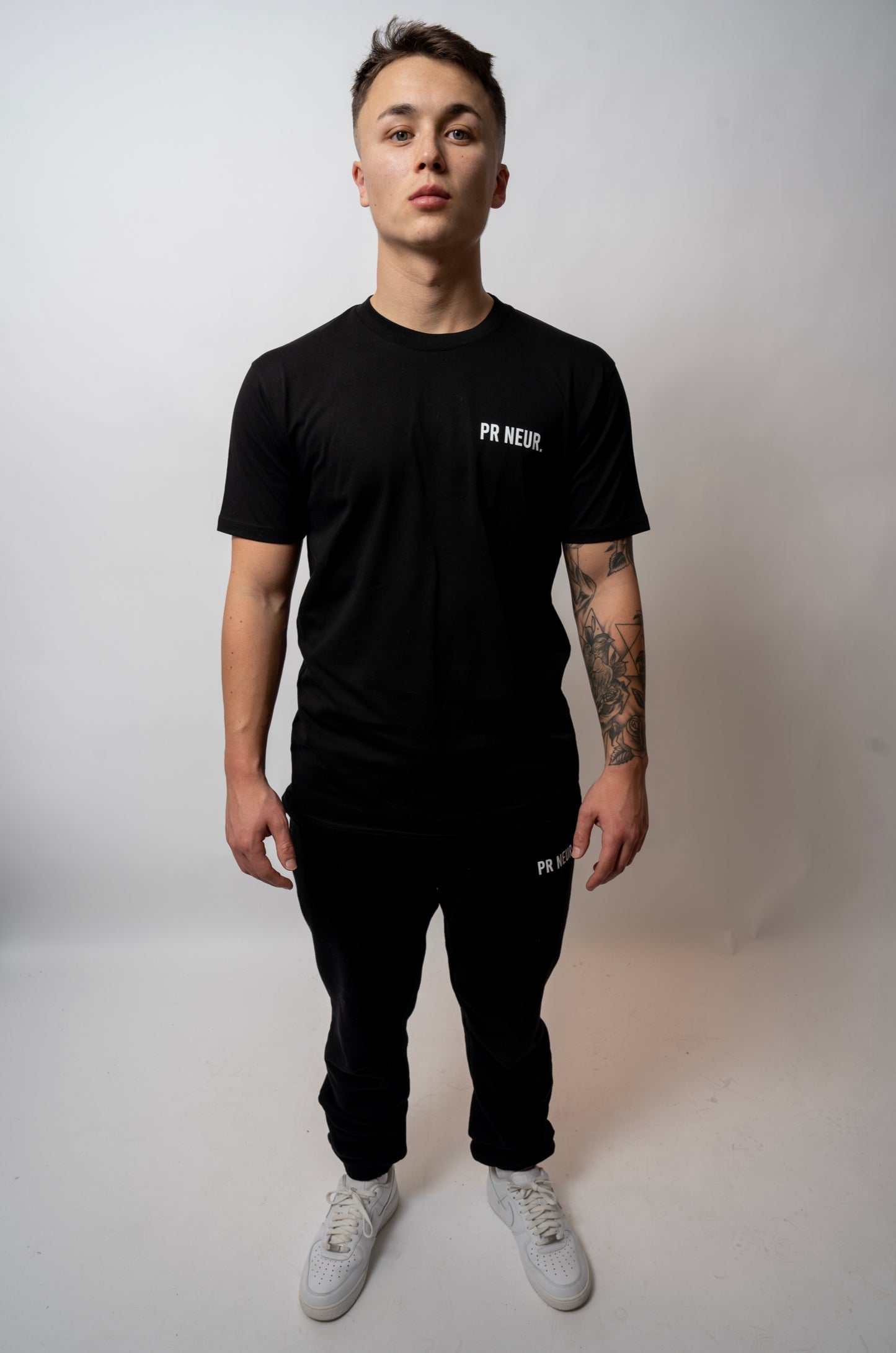 PR NEUR CLASSIC T-SHIRT - BLACK